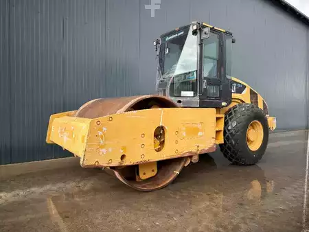 Compactador monocilíndrico 2010 Caterpillar CS74 (15)