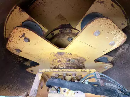 Compactador monocilíndrico 2010 Caterpillar CS74 (17)