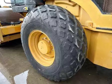 Compactador monocilíndrico 2010 Caterpillar CS74 (24)