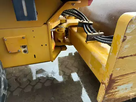 Compactador monocilíndrico 2010 Caterpillar CS74 (25)