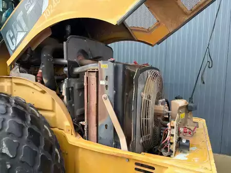 Compactador monocilíndrico 2010 Caterpillar CS74 (33)