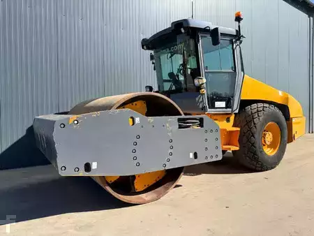 Tiejyrät 2014 Dynapac CA6000D (1)