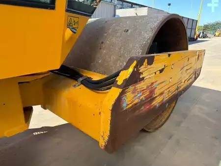 Single drum compactors 2011 Dynapac CA612D (10)