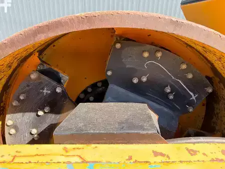 Single drum compactors 2011 Dynapac CA612D (14)