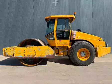 Single drum compactors 2011 Dynapac CA612D (2)