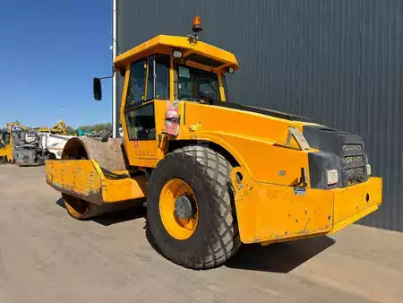 Single drum compactors 2011 Dynapac CA612D (3)