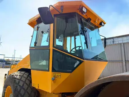 Single drum compactors 2011 Dynapac CA612D (9)