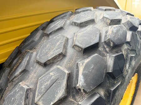 Enkelt tromlekomprimator 2017 BOMAG BW213D-5 (19)