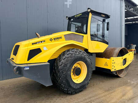 Enkelt tromlekomprimator 2017 BOMAG BW213D-5 (4)