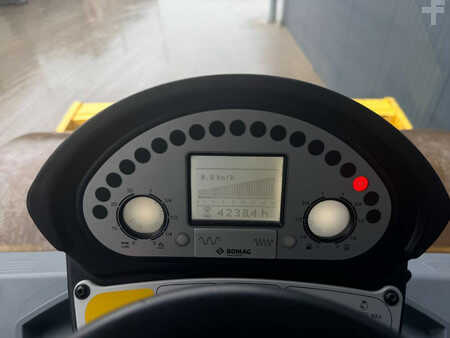 Enkelt tromlekomprimator 2017 BOMAG BW213D-5 (8)