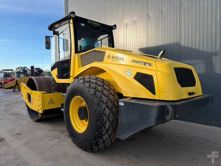 Enkelt tromlekomprimator 2019 BOMAG BW213D-5 (3)