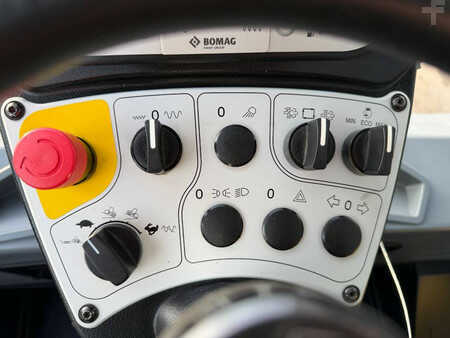 Enkelt tromlekomprimator 2019 BOMAG BW213D-5 (36)