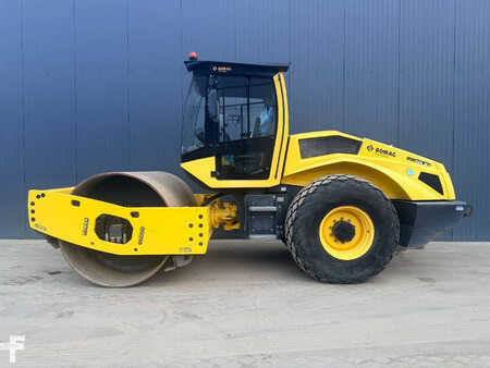 Enkelt tromlekomprimator 2019 BOMAG BW213D-5 (27)