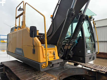 Excavadoras de cadenas 2015 Volvo EC220E L (10)