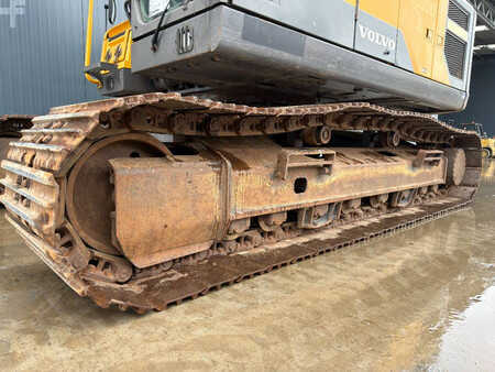 Excavadoras de cadenas 2015 Volvo EC220E L (32)