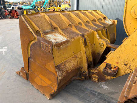 Lánctalpas rakodó 2016 Caterpillar 963K (13)