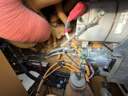 Lánctalpas rakodó 2016 Caterpillar 963K (18)