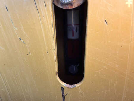 Lánctalpas rakodó 2016 Caterpillar 963K (23)