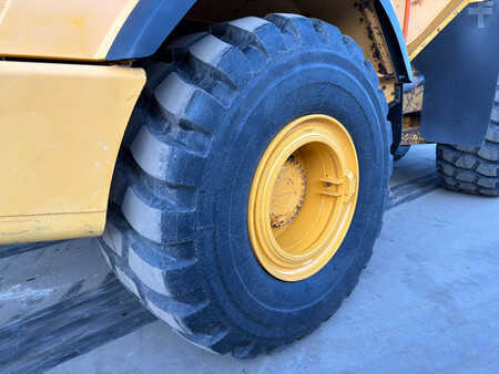 Nivelohjatut dumpperit 2015 Volvo A25G | 95% good Bridgestone tires (32)