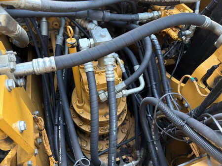 Korečková rýpadla 2019 Caterpillar 323 07B | 70% good U/C (24)