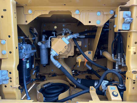 Korečková rýpadla 2019 Caterpillar 323 07B | 70% good U/C (32)