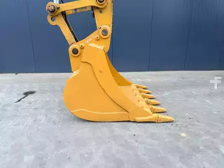 Beltegraver 2018 Caterpillar 323 07A (10)