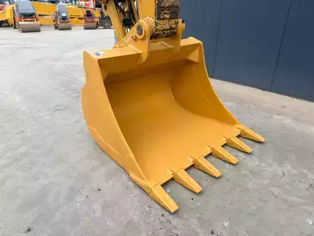 Beltegraver 2018 Caterpillar 323 07A (11)