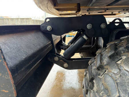 Escavatori gommati 2015 Caterpillar M318F (15)