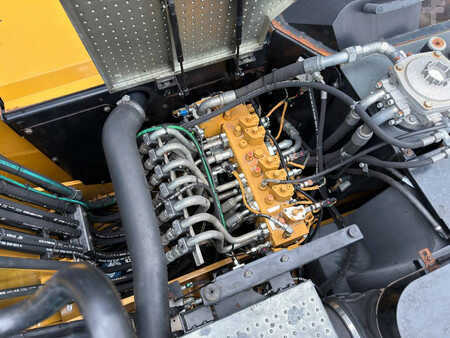 Escavatori gommati 2015 Caterpillar M318F (39)