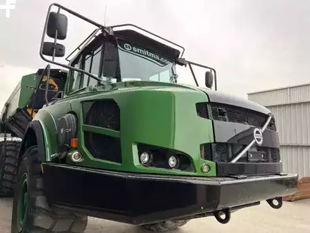 Nivelohjatut dumpperit 2013 Volvo A30F (10)
