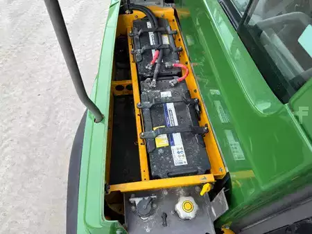 Nivelohjatut dumpperit 2013 Volvo A30F (16)