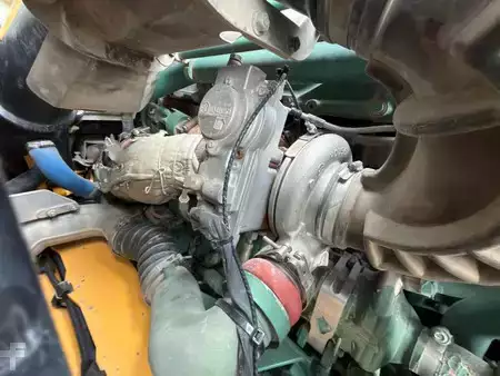 Nivelohjatut dumpperit 2013 Volvo A30F (24)