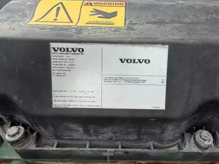 Nivelohjatut dumpperit 2013 Volvo A30F (26)