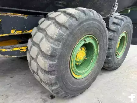 Nivelohjatut dumpperit 2013 Volvo A30F (29)