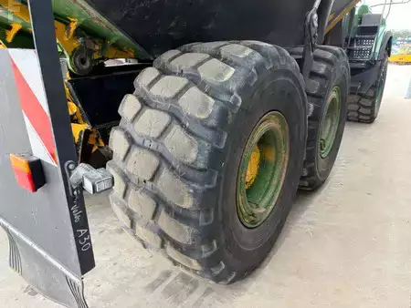 Nivelohjatut dumpperit 2013 Volvo A30F (31)