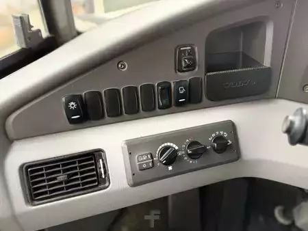 Nivelohjatut dumpperit 2013 Volvo A30F (38)