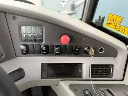 Nivelohjatut dumpperit 2013 Volvo A30F (40)