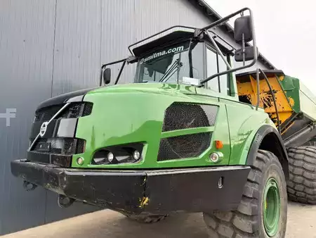 Nivelohjatut dumpperit 2013 Volvo A30F (8)