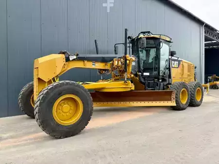 Grejdry 2011 Caterpillar 140M2 (1)