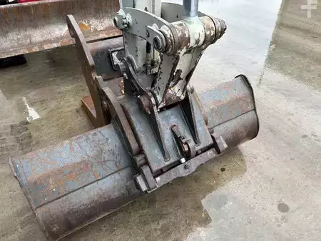 Mini-koparki 2010 Takeuchi TB235 (10)