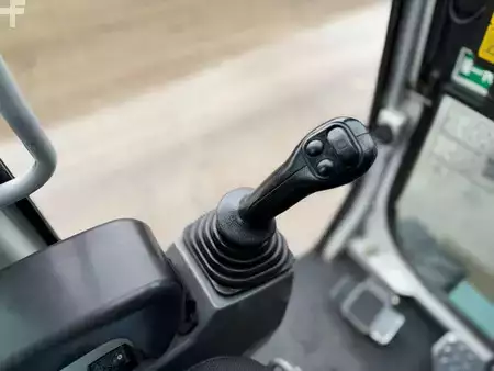 Mini-koparki 2010 Takeuchi TB235 (28)