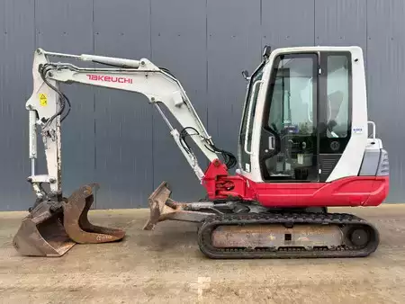 Mini-koparki 2010 Takeuchi TB235 (3)