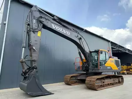 Pelles sur chenilles 2023 Volvo EC300E L | Only 2000 Hours! (1)