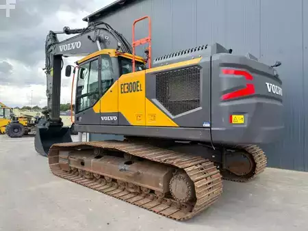Pelles sur chenilles 2023 Volvo EC300E L | Only 2000 Hours! (2)