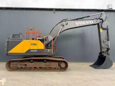 Pelles sur chenilles 2023 Volvo EC300E L | Only 2000 Hours! (6)