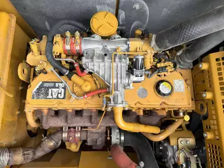 Rupsgraafmachines 2012 Caterpillar 323EL VA (24)