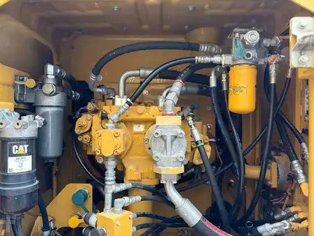 Rupsgraafmachines 2012 Caterpillar 323EL VA (33)