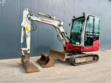 Mini-koparki 2017 Takeuchi TB230 (1)