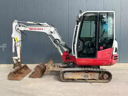 Mini-koparki 2017 Takeuchi TB230 (2)
