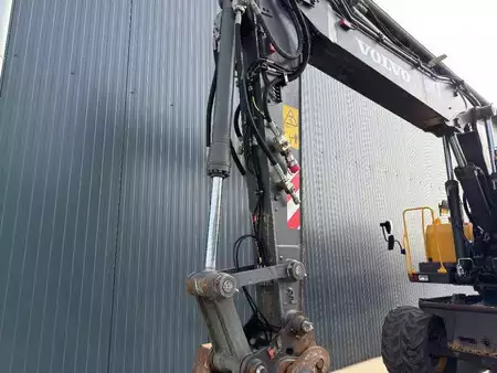 Pelle sur pneus 2015 Volvo EW180E (13)